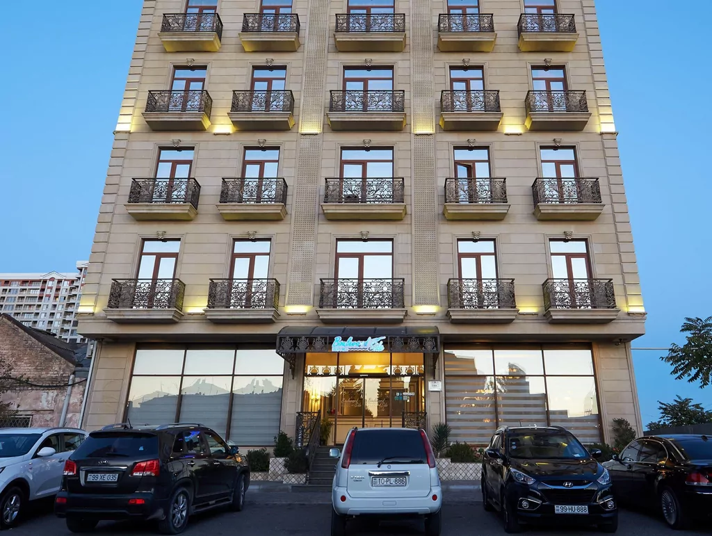 Boulevard Side Hotel