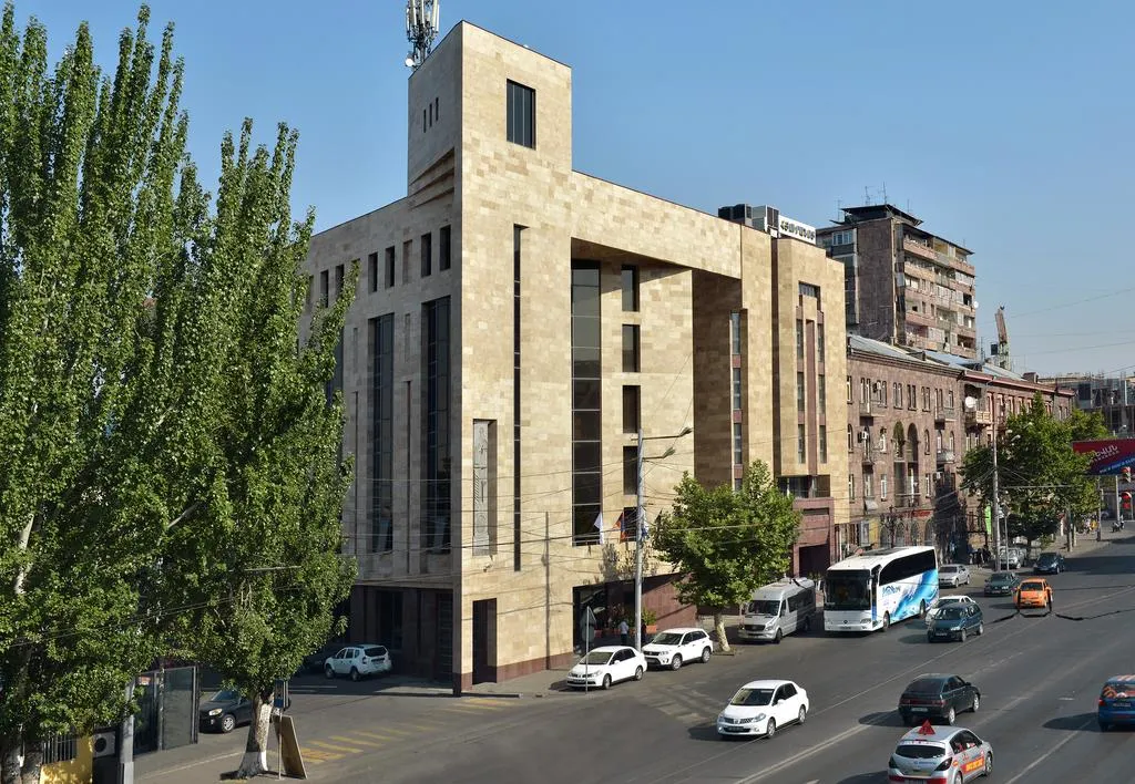 Отель «Ani Central Inn (бывший Silachi)»