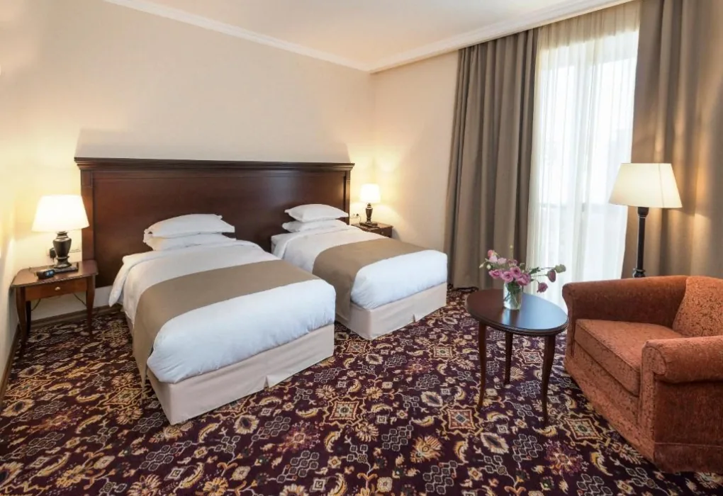 "Ani Grand Hotel" гостиница