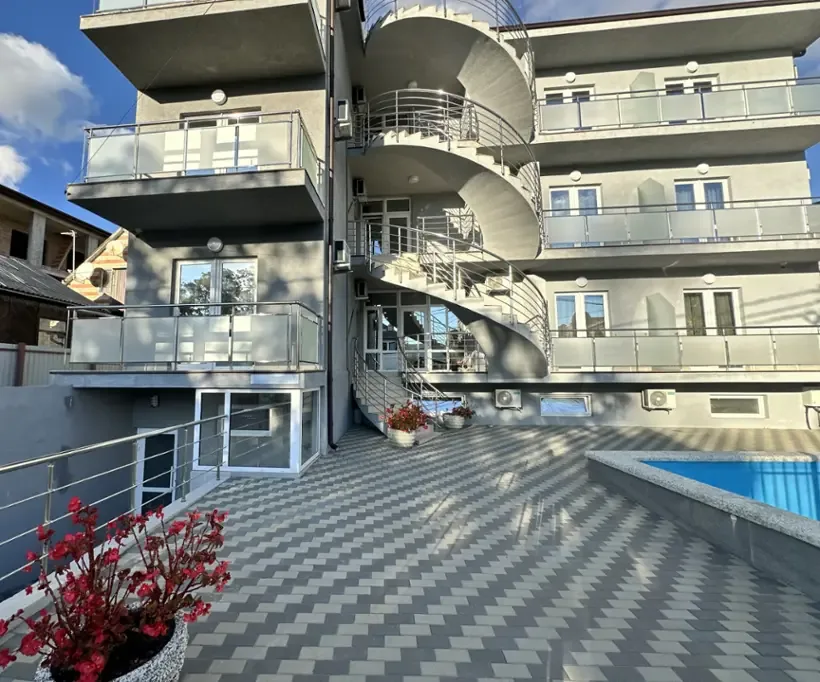 Diamond Deluxe Hotel