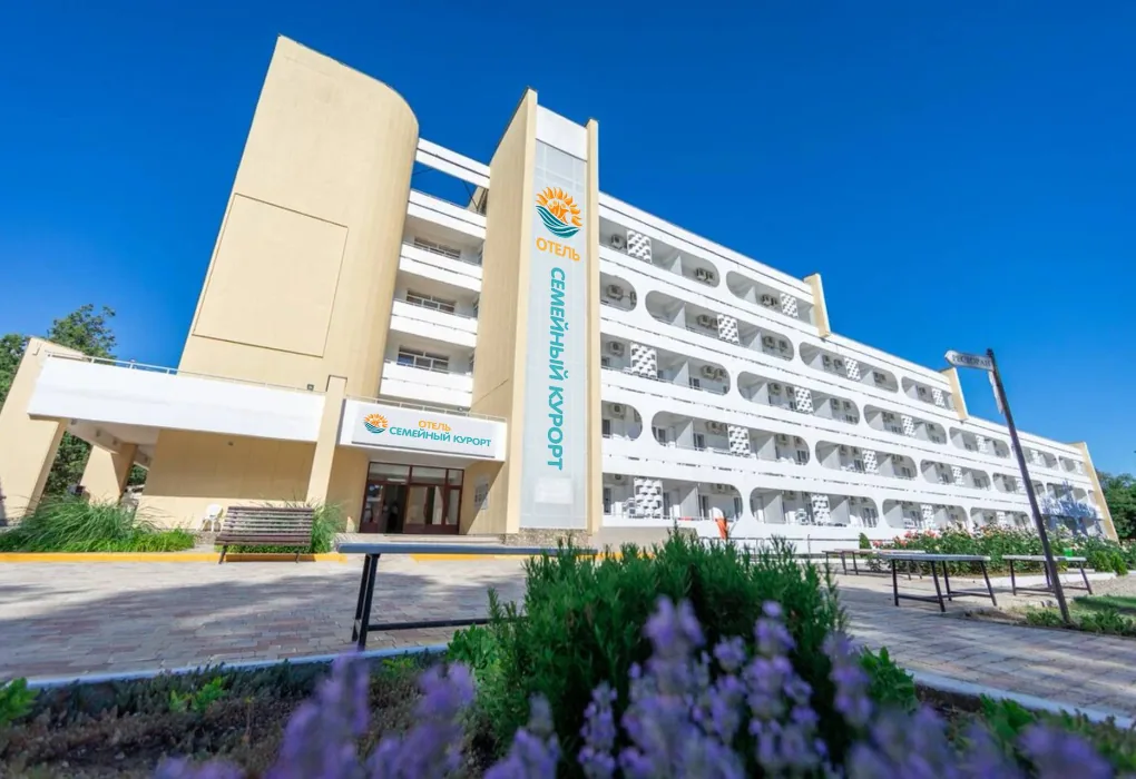 "Family Resort" (Семейный курорт) отель