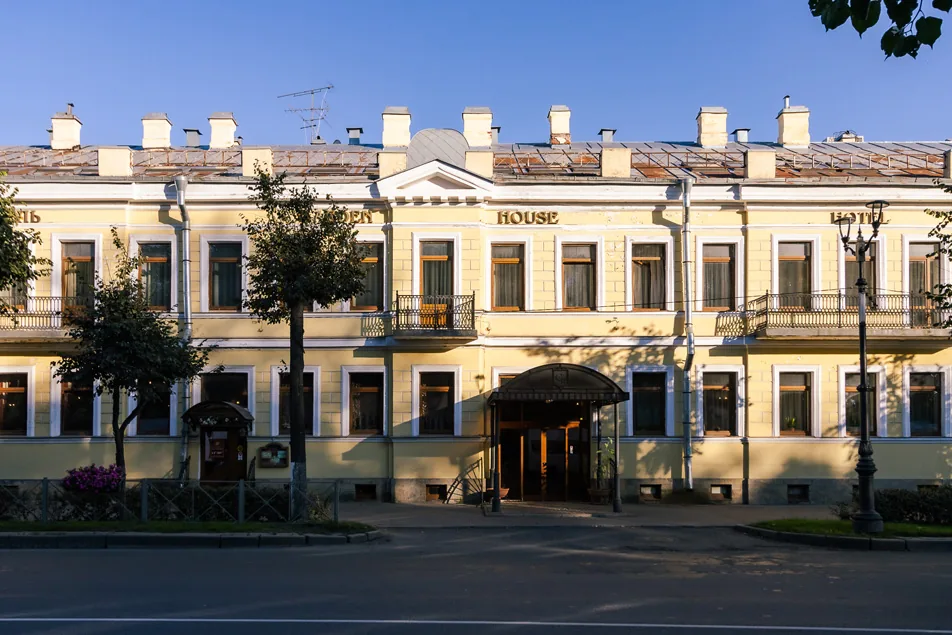Голден Отель