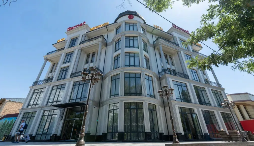Garnet hotel