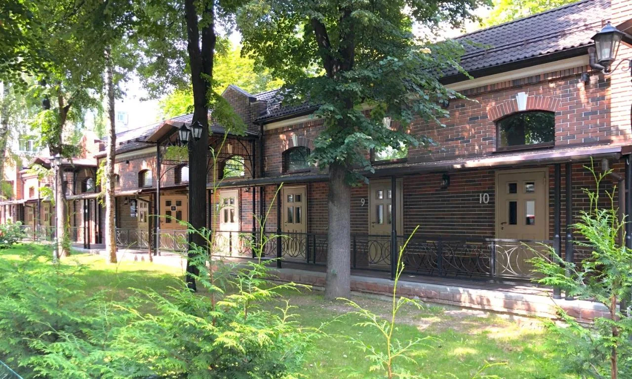 11 Hotel & Garden