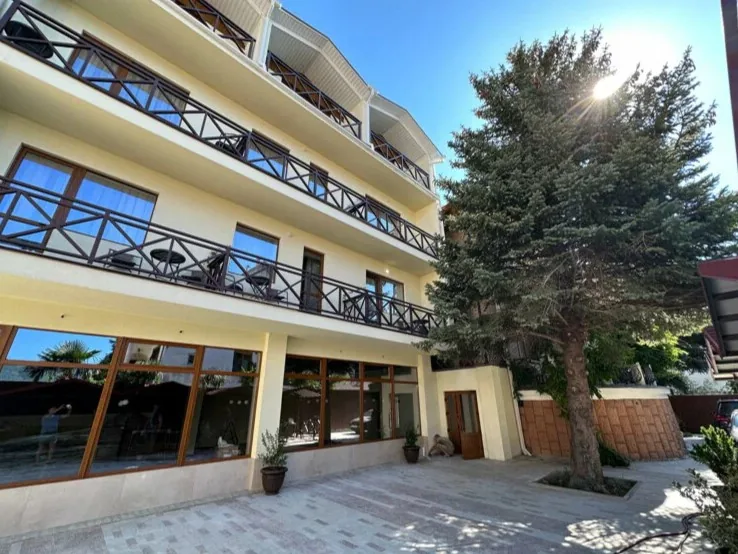Yalta Park AV
